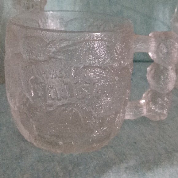 4 Flintstone MacDonald glass mugs - Picture 4 of 5